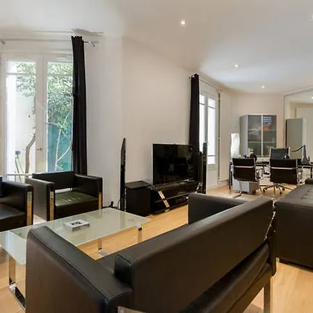 Luxury Flat With Patio Garden Parigi