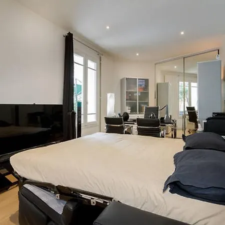 Luxury Flat With Patio Garden Appartamento